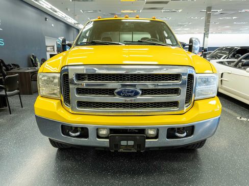 Used 2006 Ford F350 Lariat AWD/4WD image 2