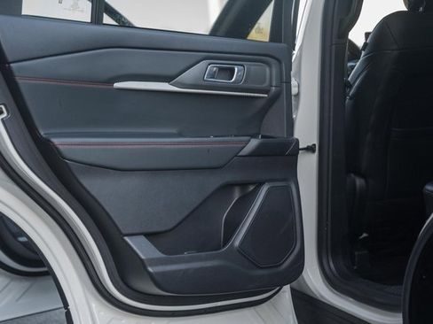 Used 2025 Ford Explorer ST-Line w/ ST-Line Street Pack image 39