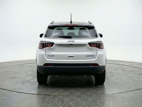 Used 2025 Jeep Compass Trailhawk AWD/4WD image 7