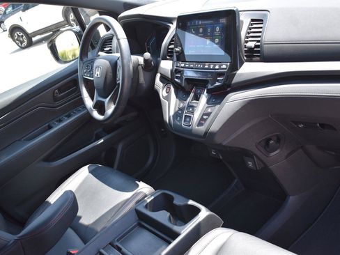 Used 2024 Honda Odyssey Sport image 13