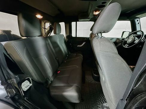 Used 2015 Jeep Wrangler Unlimited Sahara image 23