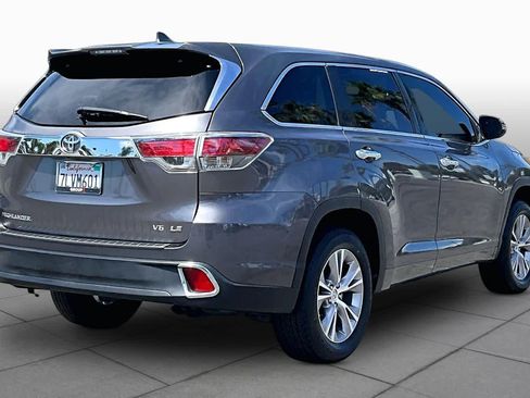 Used 2015 Toyota Highlander Plus FWD image 12