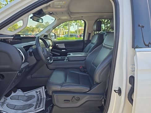 Used 2025 Ford Expedition Max Active AWD/4WD image 5