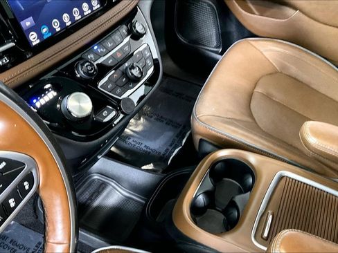 Used 2020 Chrysler Pacifica Limited w/ Tire & Wheel Group image 17