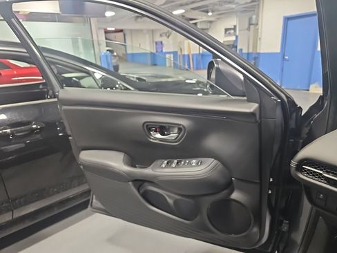 Used 2023 Honda HR-V EX-L image 4