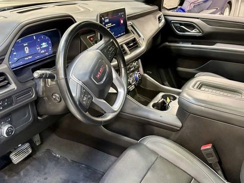 Used 2023 GMC Yukon XL SLT w/ SLT Luxury Package AWD/4WD image 3