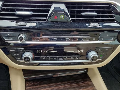Used 2018 BMW 530i xDrive AWD/4WD image 15