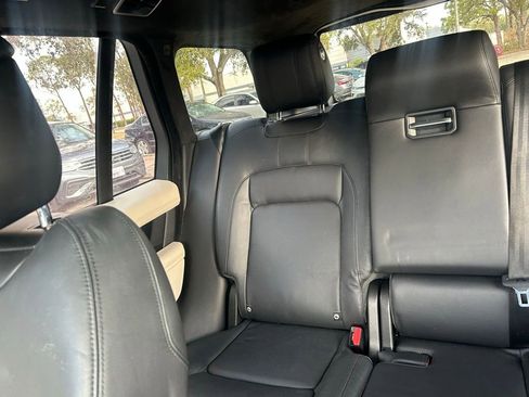 Used 2018 Land Rover Range Rover HSE image 11