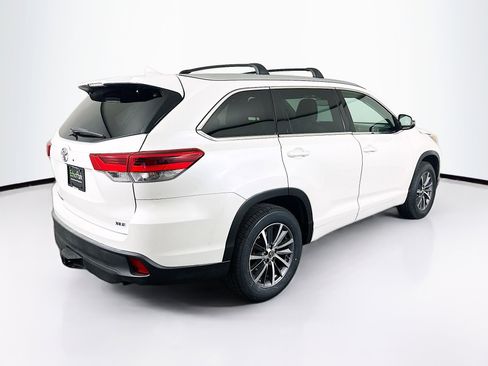Used 2018 Toyota Highlander XLE image 9