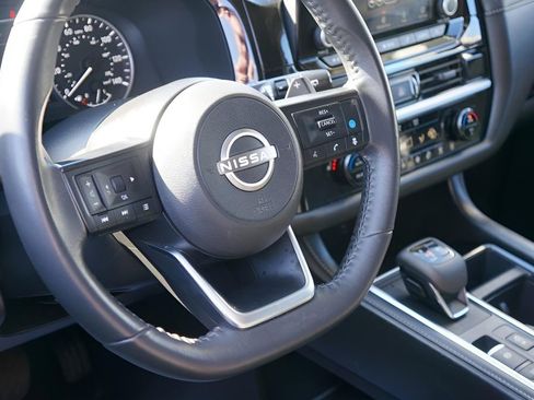 Used 2024 Nissan Pathfinder SV image 13
