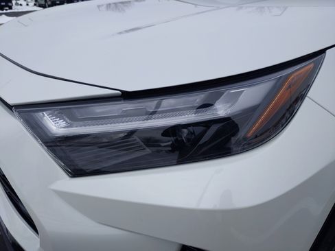 Used 2022 Toyota RAV4 SE image 6