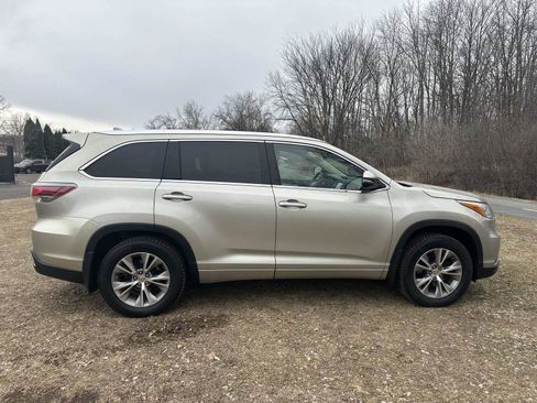 Used 2015 Toyota Highlander XLE image 8