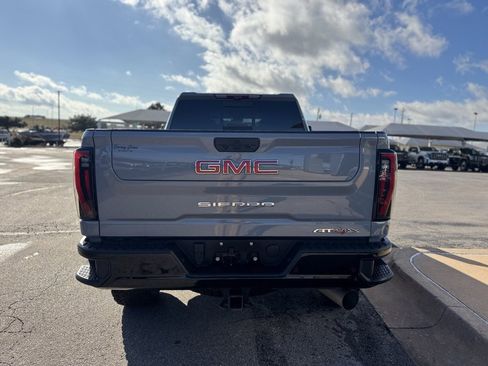 Used 2024 GMC Sierra 2500 AT4X image 5