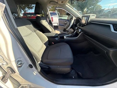 Used 2022 Toyota RAV4 XLE w/ Carpet Mat Package (TMS) AWD/4WD image 8
