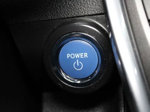 Used 2017 Toyota Camry LE image 18