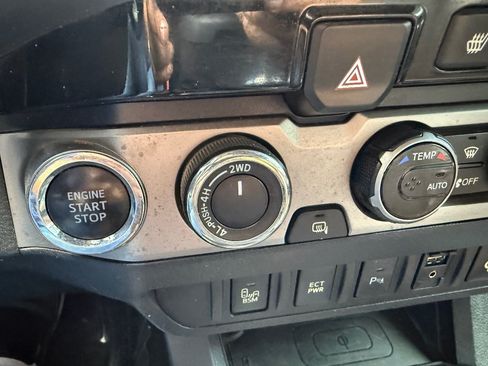 Used 2017 Toyota Tacoma Limited w/ Tow Package AWD/4WD image 35