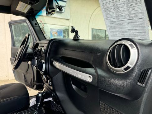 Used 2018 Jeep Wrangler Unlimited Sahara w/ Connectivity Group image 22