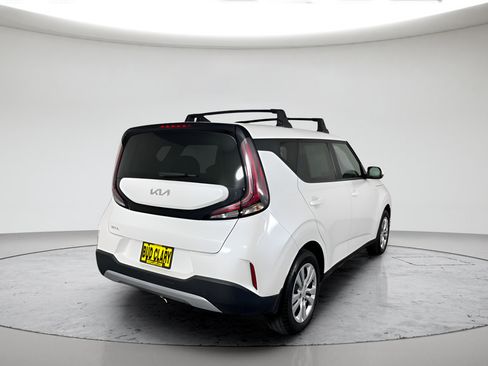 Used 2023 Kia Soul LX FWD image 3