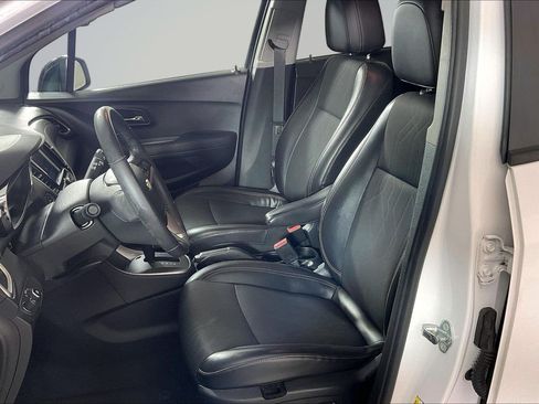 Used 2018 Chevrolet Trax LT w/ Redline Edition AWD/4WD image 25