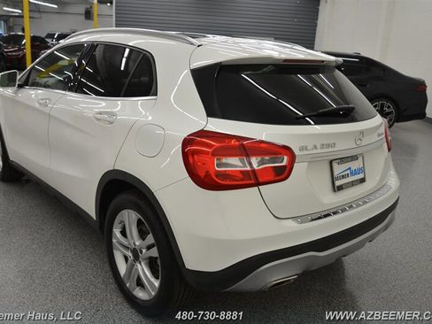 Used 2018 Mercedes-Benz GLA 250 4MATIC w/ Premium Package image 12