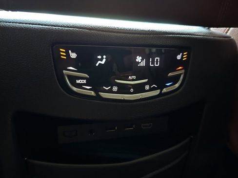 Used 2019 Cadillac Escalade Premium Luxury AWD/4WD image 56