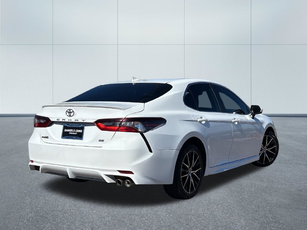 Used 2021 Toyota Camry SE FWD image 2