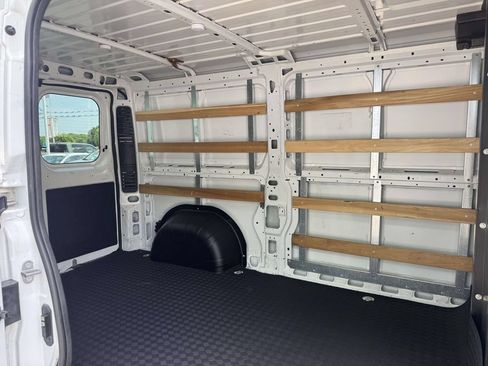 Used 2025 RAM ProMaster 2500 w/ U-Haul Equipment Group FWD image 15