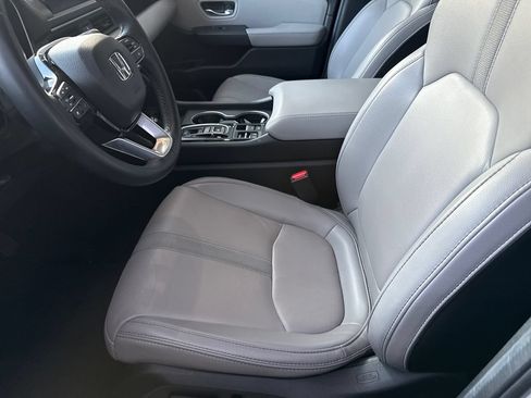 Used 2025 Honda Pilot Touring image 9