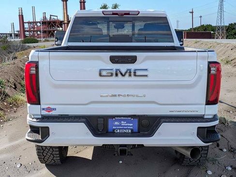 Used 2024 GMC Sierra 2500 Denali Ultimate AWD/4WD image 5