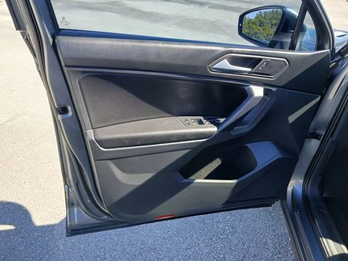 Used 2021 Volkswagen Tiguan SE w/ Panoramic Sunroof Package FWD image 10