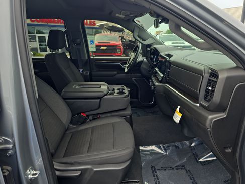 Used 2025 Chevrolet Silverado 3500 LT w/ Safety Package AWD/4WD image 3
