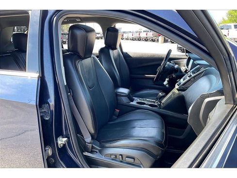 Used 2017 Chevrolet Equinox Premier w/ Enhanced Convenience Package AWD/4WD image 8