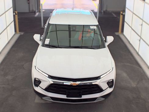 Used 2025 Chevrolet Blazer LT AWD/4WD image 2