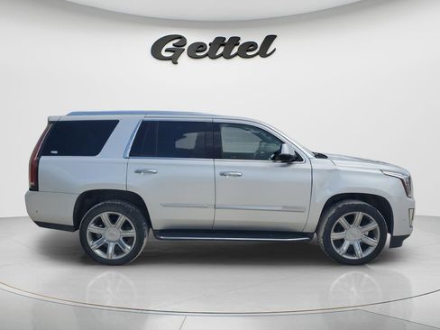 Used 2019 Cadillac Escalade Luxury AWD/4WD image 4