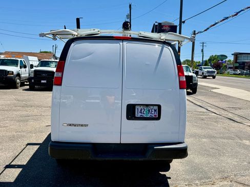 Used 2017 Chevrolet Express 2500 image 4