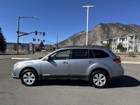 Used 2011 Subaru Outback 2.5i Limited image 6