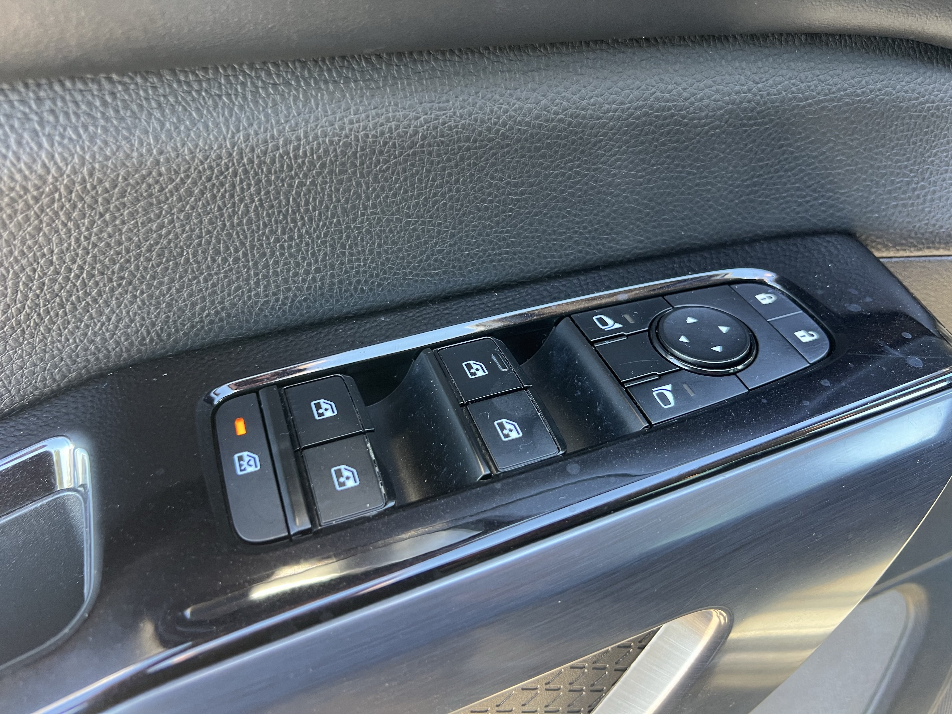 Used 2022 Nissan Pathfinder SL FWD image 20