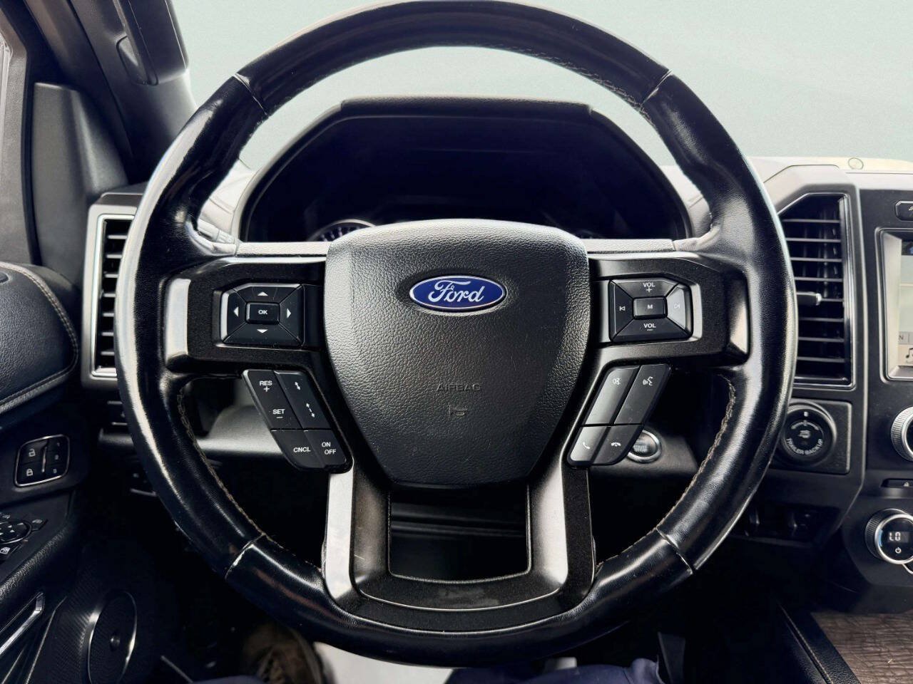 Used 2018 Ford Expedition Limited w/ Equipment Group 301A AWD/4WD image 31