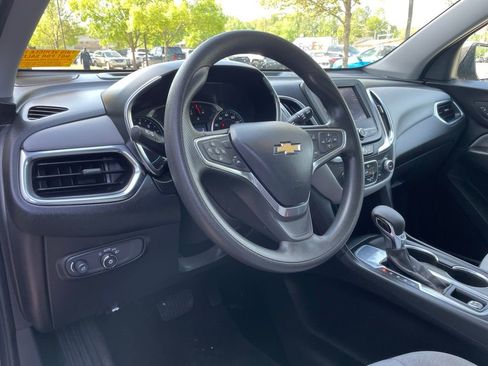 Used 2022 Chevrolet Equinox LS w/ LS Convenience Package FWD image 10