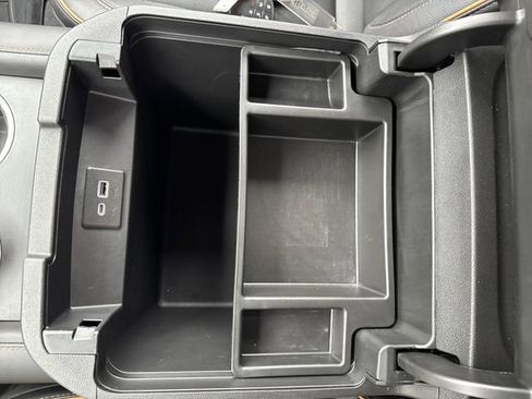 Used 2022 GMC Yukon XL AT4 image 24