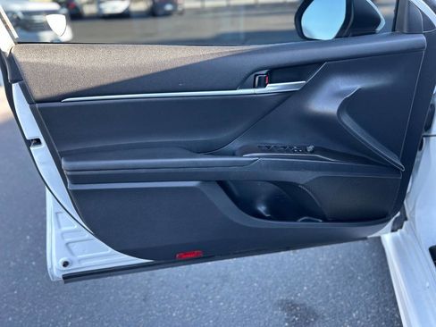 Used 2023 Toyota Camry SE image 8