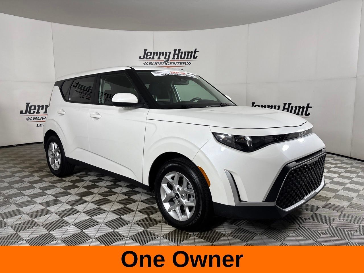 Used 2025 Kia Soul LX w/ LX Technology Package FWD image 4
