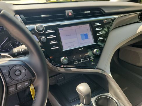 Used 2020 Toyota Camry SE FWD image 24