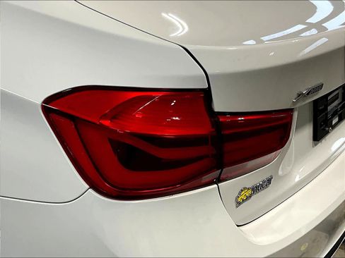 Used 2018 BMW 330i xDrive Sedan w/ Convenience Package image 33