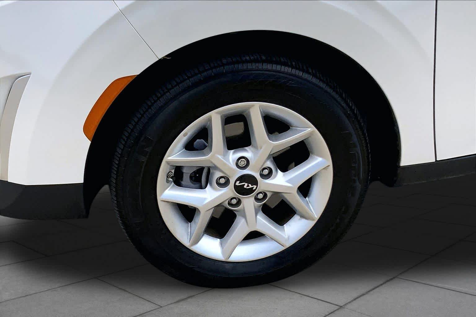 Used 2025 Kia Soul LX w/ LX Technology Package FWD image 10
