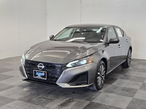 Used 2025 Nissan Altima 2.5 SV image 4