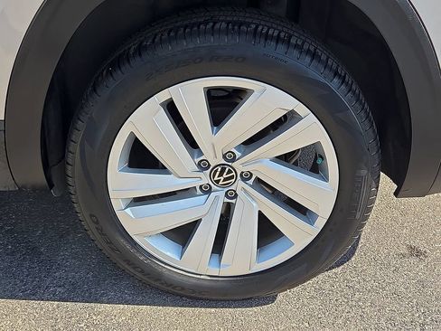 Used 2022 Volkswagen Atlas Cross Sport SE FWD image 11