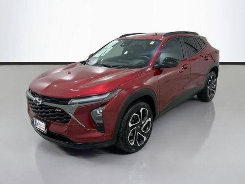 Certified 2025 Chevrolet Trax RS w/ Driver Confidence Package FWD image 3