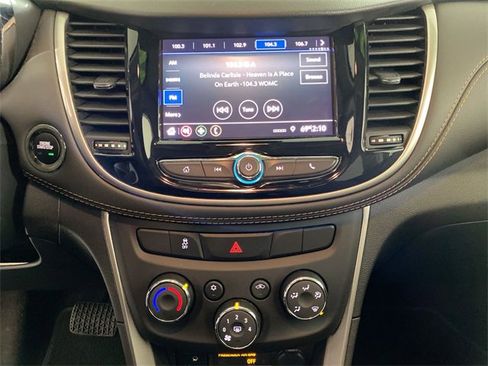 Used 2022 Chevrolet Trax LT w/ LT Convenience Package image 38