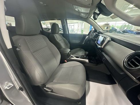 Used 2023 Toyota Tacoma SR5 AWD/4WD image 31